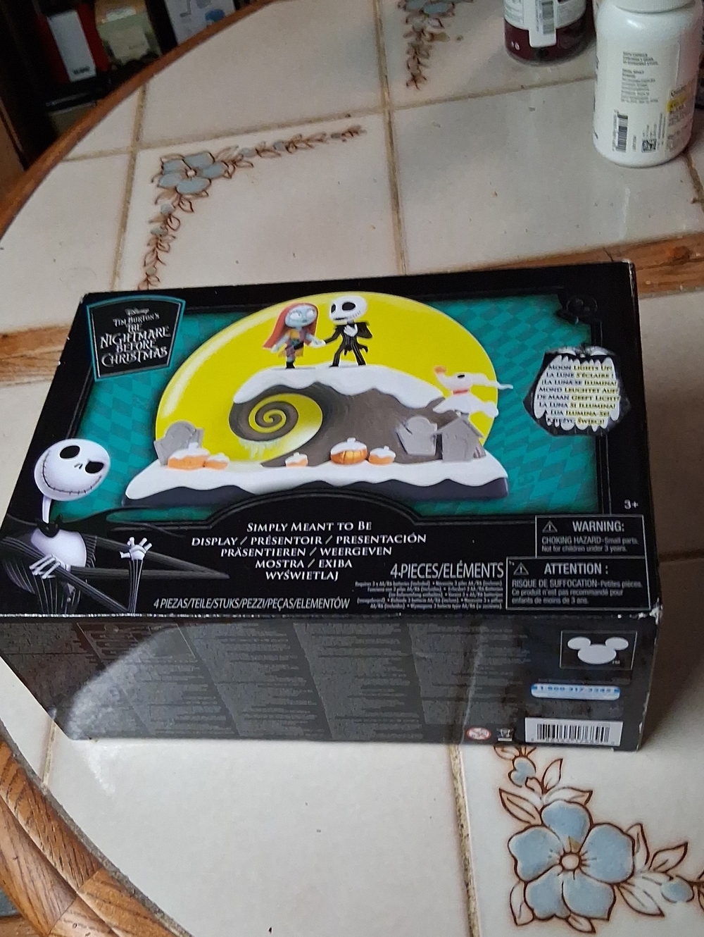 The Nightmare Before Christmas Display Kit - Black & Yellow